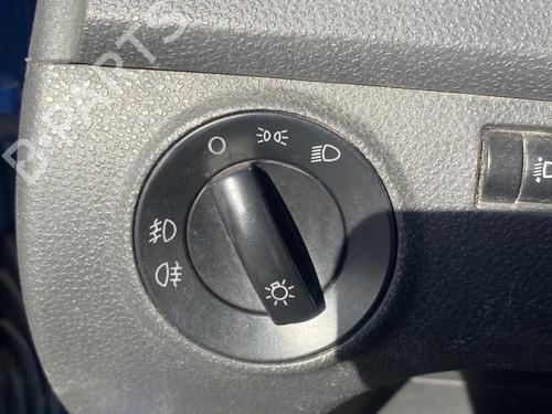 Used Headlight switch VW POLO (9N_, 9A_) 1.9 TDI (101 hp) 27213278