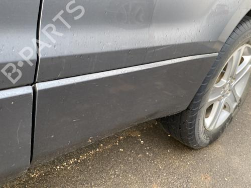 Used Door moulding trim SUZUKI GRAND VITARA II (JT, TE, TD) 1.9 DDiS All-wheel Drive (JT419, TD44, JB419WD, JB419XD,... (129 hp) 31908843