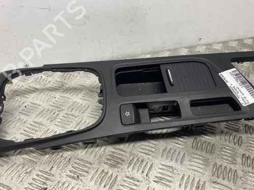 Used Cup/Object holder Cup/Object holder RENAULT MEGANE IV Hatchback (B9A/M/N_) 1.2 TCe 130 (B9MR) (130 hp) 32481474 32481474