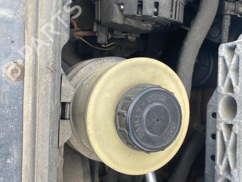 Used Power steering reservoir Power steering reservoir RENAULT MEGANE I Cabriolet (EA0/1_) 1.6 16V (EA04, EA0B, EA11, EA1J) (107 hp) 33991761 33991761