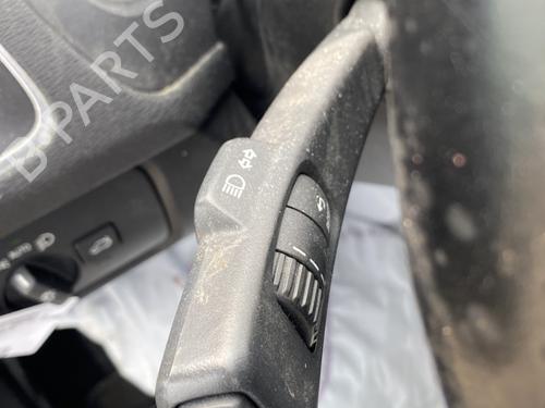 switch-volvo-v40-hatchback-525-2012-2013-2014-2015-2016-2017-2018-2019-26496534 main image