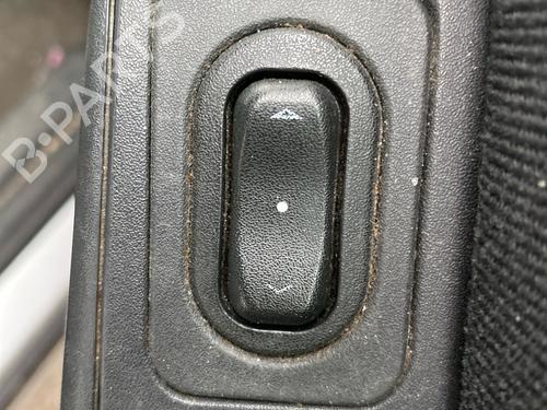 Højre fortil elrude kontakt Højre fortil elrude kontakt OPEL MERIVA A MPV (X03) 1.7 CDTI (E75) (100 hp) 39729983 39729983