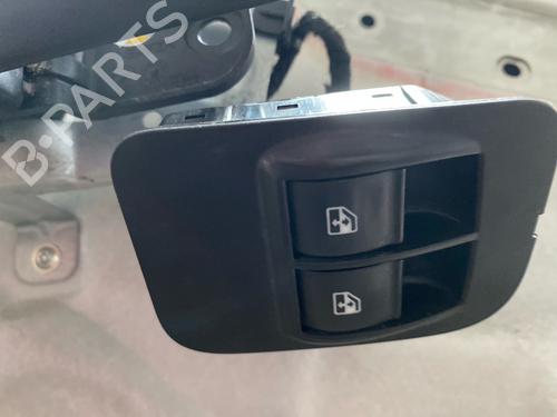 Used Right front window switch Right front window switch 39570349 39570349