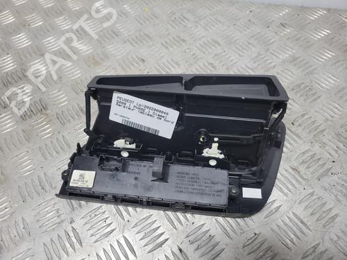 Air vent PEUGEOT 5008 (0U_, 0E_) 1.6 HDi | BP23783908I21