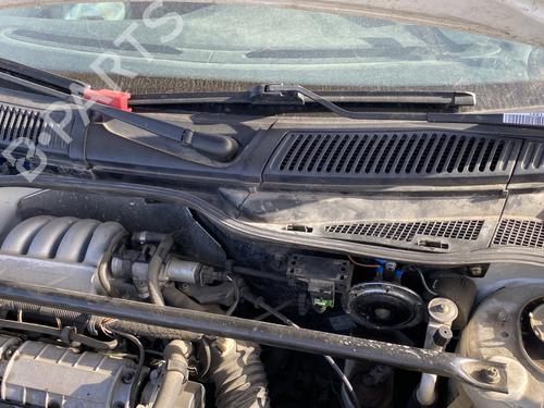 Griglia sotto parabrezza RENAULT MEGANE I (BA0/1_) 2.0 i (BA0G) (114 hp) 32734183