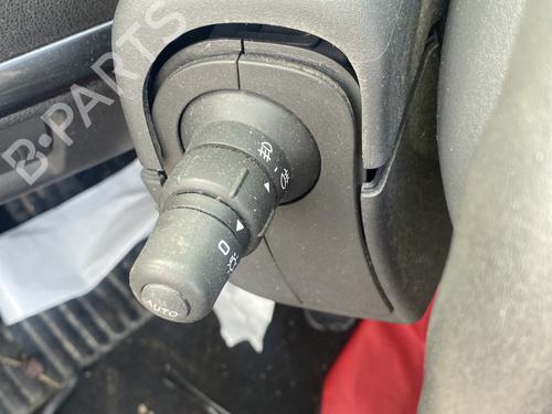 switch-renault-clio-iii-br01-cr01-2005-2006-2007-2008-2009-2010-2011-2012-2013-2014-32449158 main image