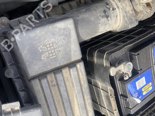 Used Air filter box VW TOURAN (1T1, 1T2) 1.9 TDI (105 hp) 28597912