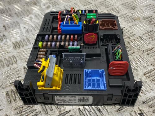 Used Fuse box Fuse box PEUGEOT 5008 II (MC_, MJ_, MR_, M4_) 1.2 THP (MRHNYH, MRHNYW, MRHNSJ, MRHNSU, MRHNSM) (131 hp) 40602776 40602776