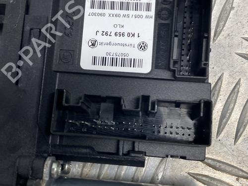 Right front window motor VW TOURAN (1T1, 1T2) 2.0 TDI | BP28813814E20