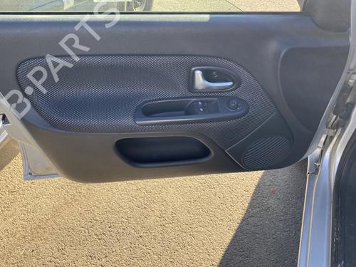 Forreste venstre beklædning RENAULT CLIO II (BB_, CB_) 1.2 16V (BB05, BB0W, BB11, BB27, BB2T, BB2U, BB2V, CB05,... (75 hp) 29003288
