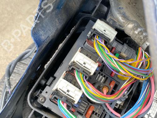 Used Fuse box Fuse box 35960929 35960929