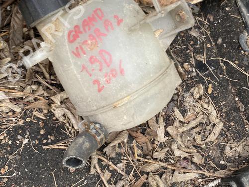 Ekspansjonstank Ekspansjonstank SUZUKI GRAND VITARA II (JT, TE, TD) 1.9 DDiS All-wheel Drive (JT419, TD44, JB419WD, JB419XD,... (129 hp) 33122606 33122606