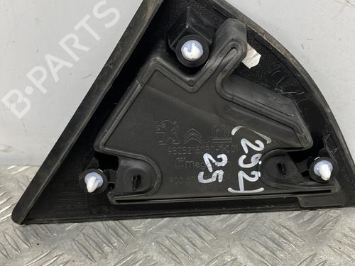 front-right-quarter-glass-peugeot-rifter-2018-25820453 main image