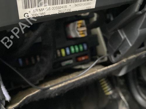 Used Fuse box Fuse box 30595150 30595150