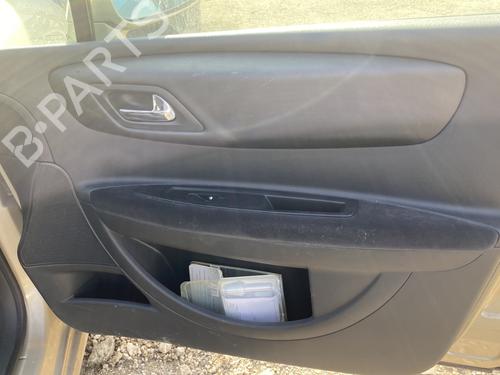 Høyre frontpanel CITROËN C4 I (LC_) 1.6 HDi (109 hp) 32861468