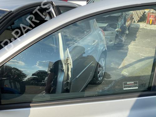front-left-door-window-renault-clio-iii-br01-cr01-2005-2006-2007-2008-2009-2010-2011-2012-2013-2014-29282109 main image