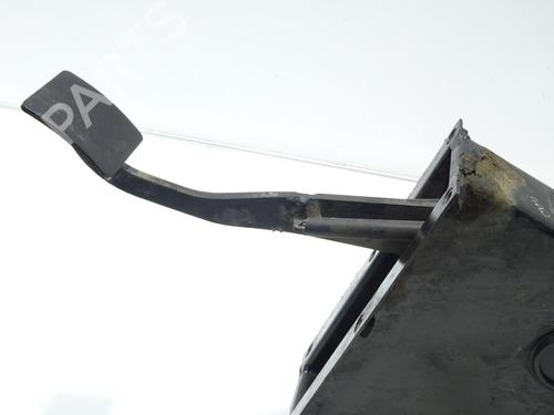 Used Break pedal Break pedal LAND ROVER DEFENDER Station Wagon (L316, L315) 2.5 Td5 4x4 (L316) (122 hp) 24420551 24420551