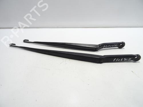 Used Front windshield wiper arm BMW 3 (E46) 320 i (150 hp) 22240978