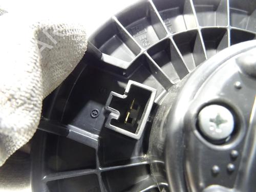 Used Heater blower motor Heater blower motor SUZUKI SWIFT IV (FZ, NZ) 1.3 DDiS (AZG413D, ZC02S, ZC92S) (75 hp) 21519947 21519947