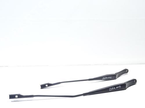 Used Front windshield wiper arm AUDI Q5 (8RB) 2.0 TDI quattro (170 hp) 30153001