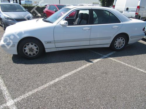 Brugte MERCEDES-BENZ E-CLASS (W210)  E 200 CDI (210.007)  1816721