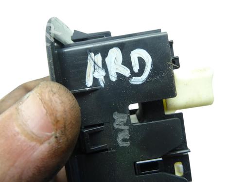 Comutador vidro trás direito Comutador vidro trás direito 38296872 38296872