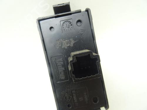 Used Warning switch Warning switch DACIA SANDERO II 1.0 SCe 75 (B8JC, B8JD, B8NC) (73 hp) 32776407 32776407