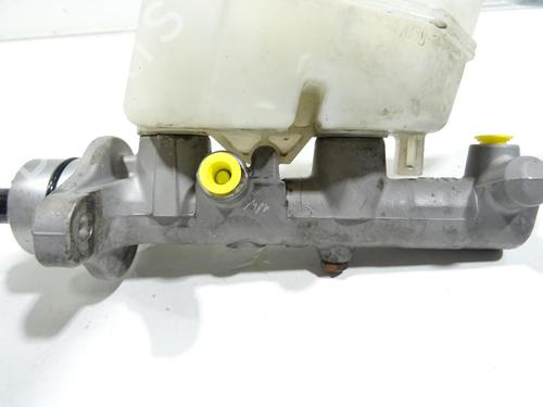 Used Brake master cylinder Brake master cylinder TOYOTA RAV 4 II (_A2_) 2.0 D 4WD (CLA20_, CLA21_, CLA20R, CLA21R) (116 hp) 26027729 26027729