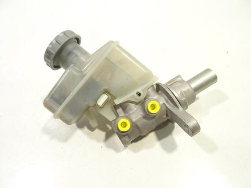 Used Brake master cylinder SUZUKI GRAND VITARA II (JT, TE, TD) 1.9 DDiS All-wheel Drive (JT419, TD44, JB419WD, JB419XD,... (129 hp) 26909176