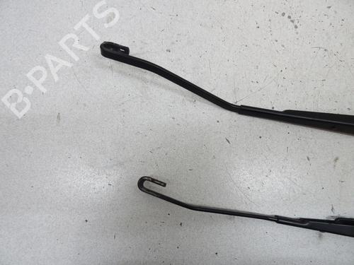 Used Front windshield wiper arm Front windshield wiper arm TOYOTA RAV 4 II (_A2_) 2.0 D 4WD (CLA20_, CLA21_, CLA20R, CLA21R) (116 hp) 20038826 20038826
