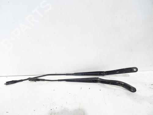 front-windshield-wiper-arm-alfa-romeo-mito-955_-2008-2009-2010-2011-2012-2013-2014-2015-2016-2017-2018-32113361 main image