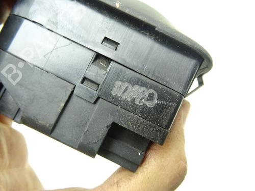 Used Left front window switch Left front window switch PEUGEOT 306 Break (7E, N3, N5) [1994-2002] 33804104 33804104