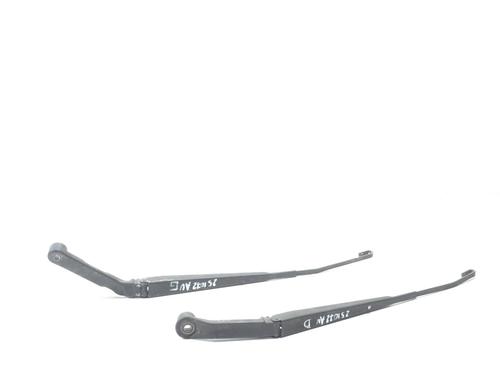Used Front windshield wiper arm MITSUBISHI PAJERO III (V7_W, V6_W) 3.2 Di-D (V68W) (160 hp) 30459594