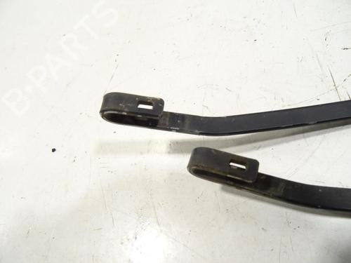 Used Front windshield wiper arm Front windshield wiper arm 32185472 32185472
