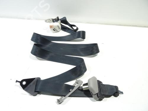 Used Rear center seatbelt TOYOTA YARIS (_P9_) 1.4 D-4D (NLP90_, NLP90R) (90 hp) 32137017