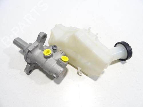 Used Brake master cylinder RENAULT CLIO V (B7_) 1.0 TCe 100 (B7MT) (101 hp) 29071403