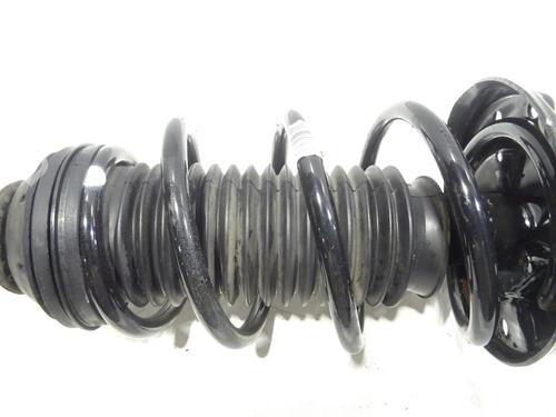 Used Left front shock absorber Left front shock absorber OPEL CORSA E (X15) 1.4 Turbo (08, 68) (101 hp) 26657111 26657111