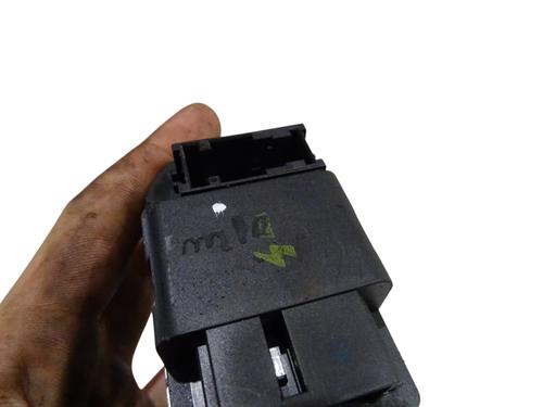 Used Left front window switch Left front window switch PEUGEOT 206+ (2L_, 2M_) 1.4 HDi eco 70 (68 hp) 39697197 39697197