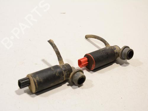 Used Washer pump LAND ROVER DEFENDER Station Wagon (L316, L315) 2.5 Td5 4x4 (L316) (122 hp) 31308428