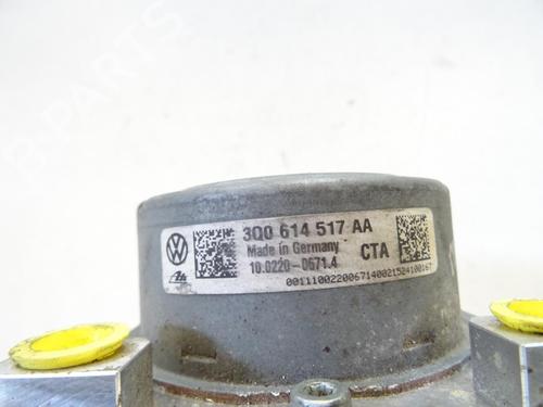 Used ABS pump ABS pump VW GOLF VII (5G1, BQ1, BE1, BE2) 2.0 GTI (230 hp) 20053048 20053048