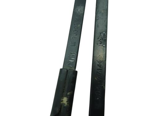 Used Front windshield wiper arm Front windshield wiper arm 37624981 37624981