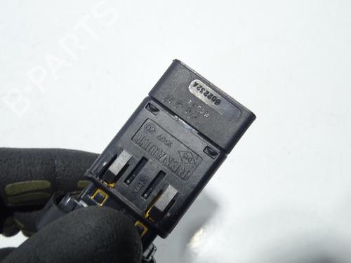 Used Warning switch Warning switch DACIA SANDERO 1.4 MPI LPG (72 hp) 31066098 31066098