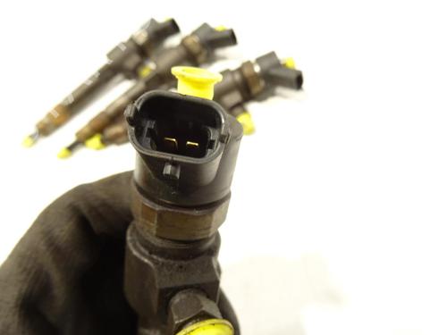 Used Injector Injector OPEL ZAFIRA / ZAFIRA FAMILY B (A05) 1.9 CDTI (M75) (100 hp) 30751553 30751553