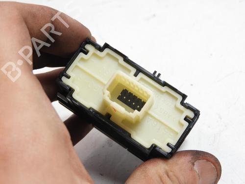 Used Switch Switch MITSUBISHI OUTLANDER III (GG_W, GF_W, ZJ, ZL, ZK) Plug-in Hybrid (GG2W) (200 hp) 21971211 21971211