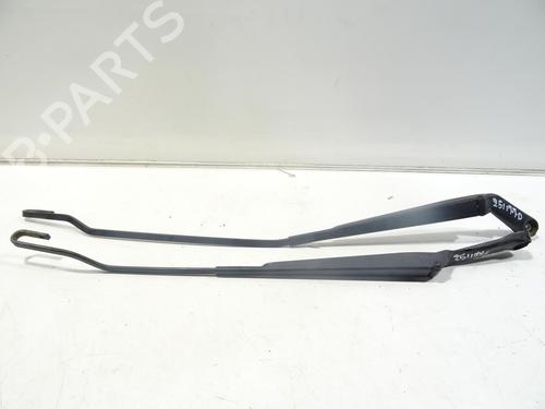 Used Front windshield wiper arm VW GOLF IV (1J1) 1.9 SDI (68 hp) 30764328