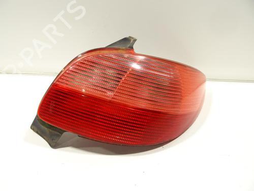 Højre baglygte PEUGEOT 206 Hatchback (2A/C) 1.4 i (75 hp) 28908420