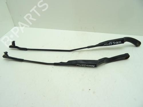 Used Front windshield wiper arm VW GOLF IV (1J1) 1.9 TDI (90 hp) 29120045