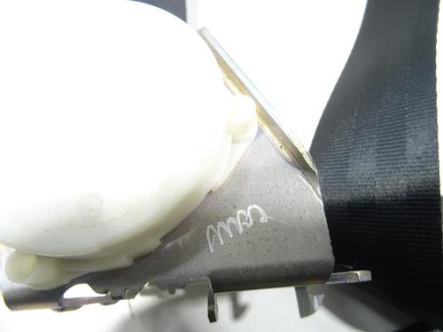 rear-left-seatbelt-citroen-c4-cactus-2014-23788362 main image