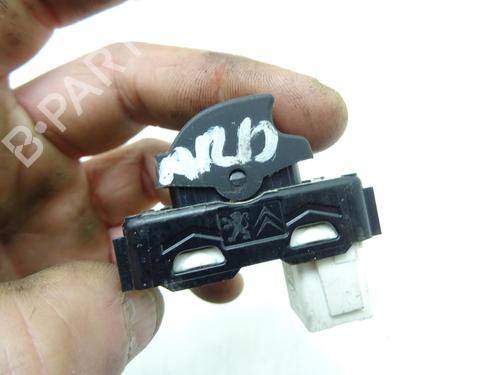 Used Right rear window switch Right rear window switch PEUGEOT 308 II (LB_, LP_, LW_, LH_, L3_) 1.6 HDi / BlueHDi 115 (115 hp) 32479333 32479333