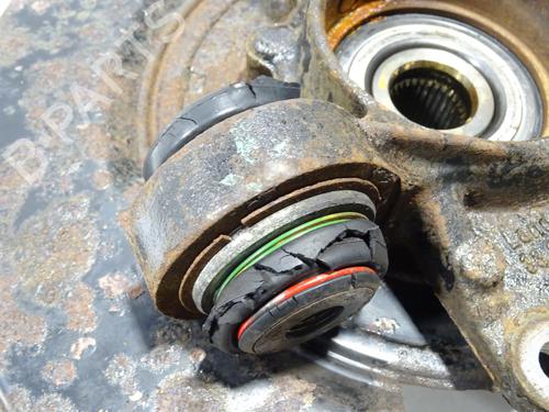 Used Right rear steering knuckle Right rear steering knuckle LAND ROVER RANGE ROVER III (L322) 4.4 D 4x4 (313 hp) 28335000 28335000